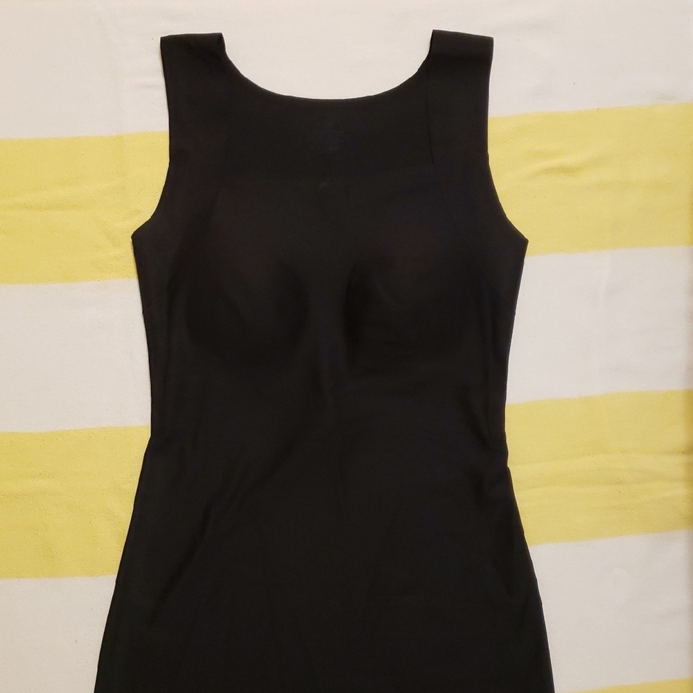 Black tank top with built-in bra S